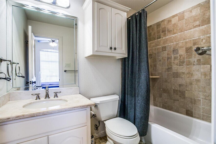 Building Photo - Elegant Central Dallas home 2.5 blocks from Knox-Henderson