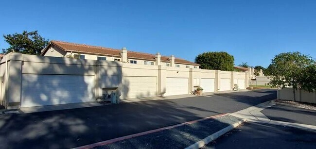 Building Photo - 6863 Alderwood Dr
