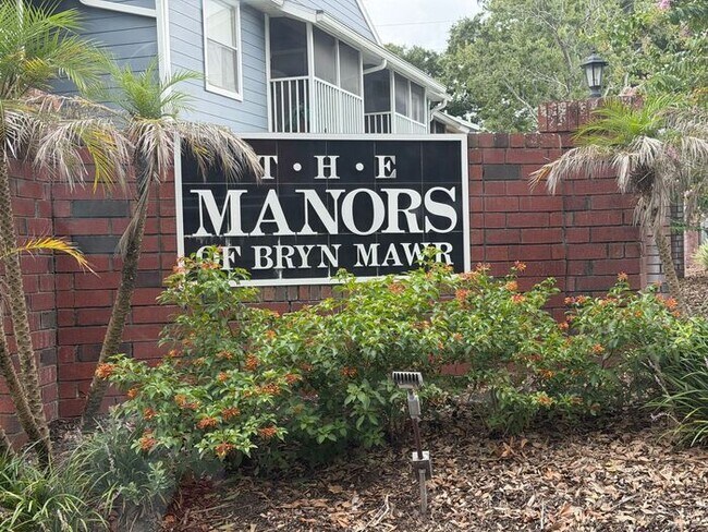 Building Photo - Convenient 2/2 Orlando Condo – Water & Garbage Included!