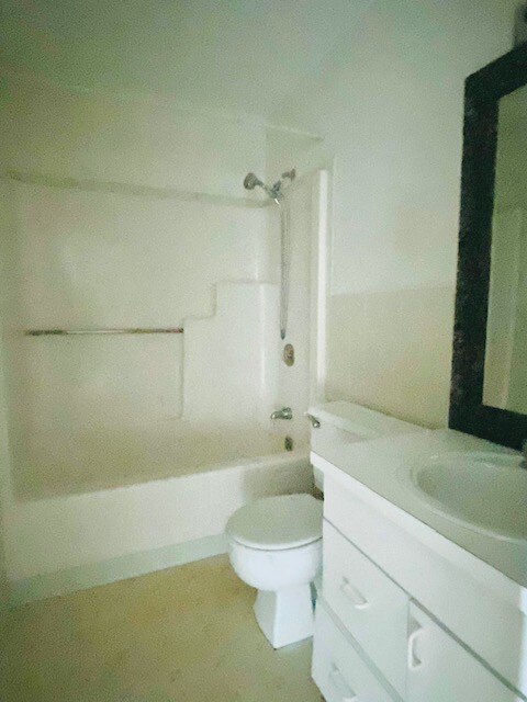 Building Photo - 120 Huntington Turnpike