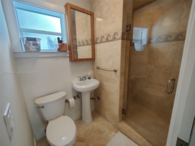 Building Photo - 1823 S Bayshore Ln
