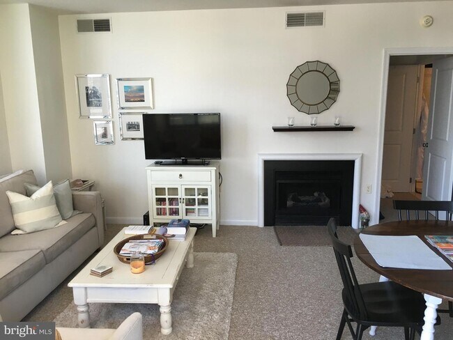 Building Photo - 851 N Glebe Rd