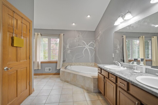 Building Photo - N54W16164 Westwind Dr