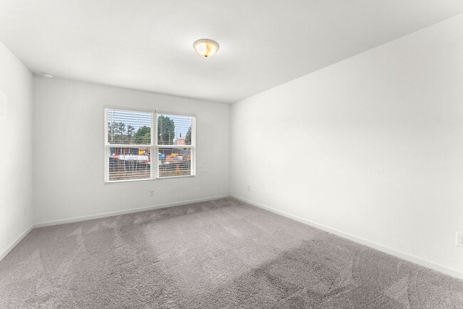 Building Photo - 1520 Vernon Blvd