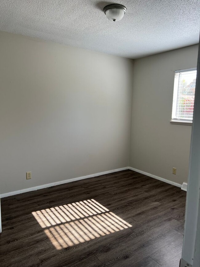 Building Photo - Remodeled 2 bedroom, 1 bathroom duplex