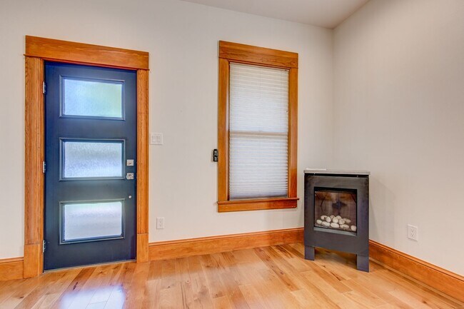 Building Photo - Gorgeous 3BD/2.5BA Downtown Boulder Home- ...