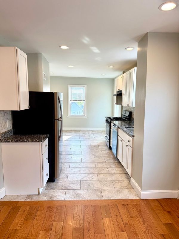 Building Photo - 2131 Dorchester Ave