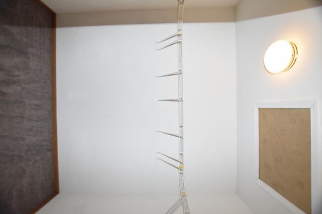 Building Photo - 24 Waterbury Cir