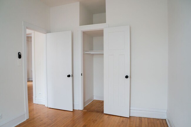 Building Photo - Little Albany