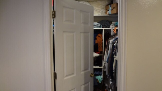 Primary Photo - Perfect One Bedroom next to Provo Rec Cent...