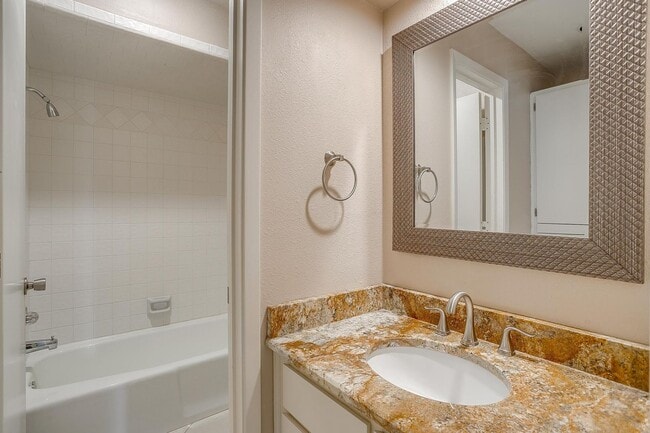 Building Photo - Ridgerock Duplex