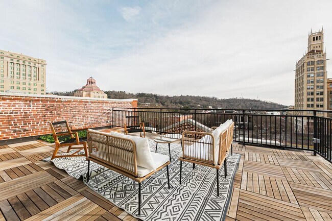 Building Photo - Penthouse in Downtown Asheville 3BD/3.5BA ...