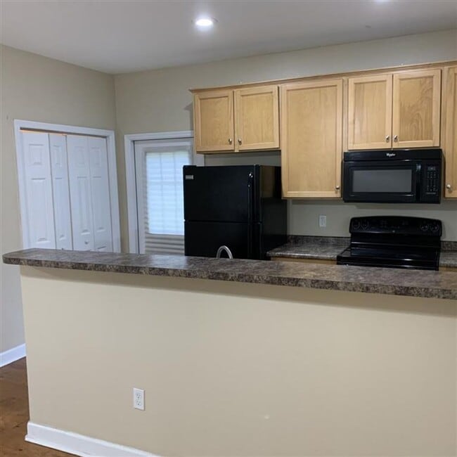 Building Photo - 1 Bed 1 Bath Cottage! Available August 2026!!