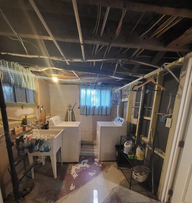 Building Photo - Khara, J - 1208 #B