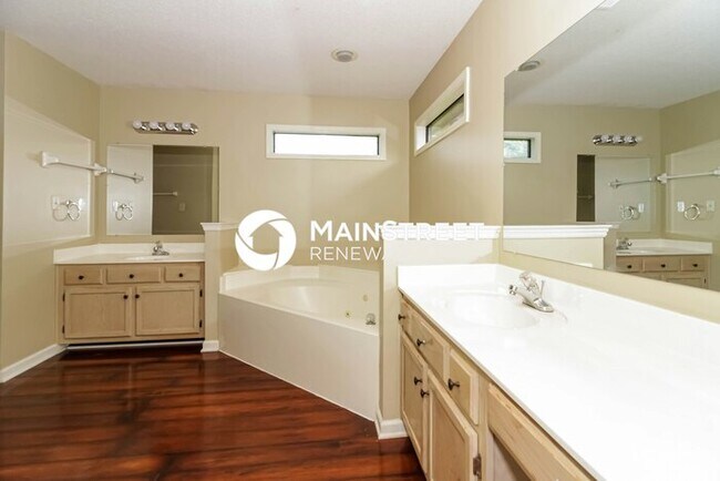 Building Photo - 4 Bedroom Pet-Friendly Home in Cordova, TN with Main Street Renewal