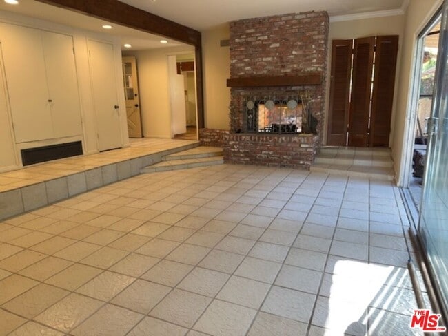 Building Photo - 2290 Canonita Dr