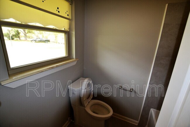 Building Photo - 3147 Little Farms Dr
