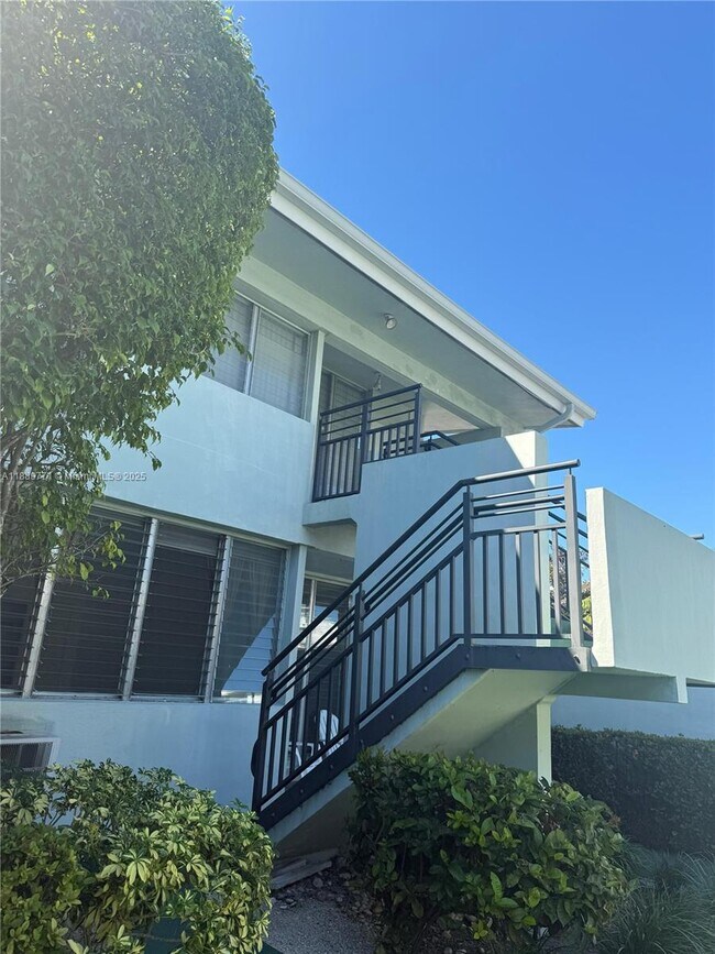 Building Photo - 1070 98th St