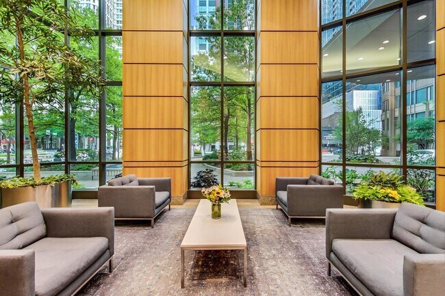 Building Photo - 400 N La Salle Dr