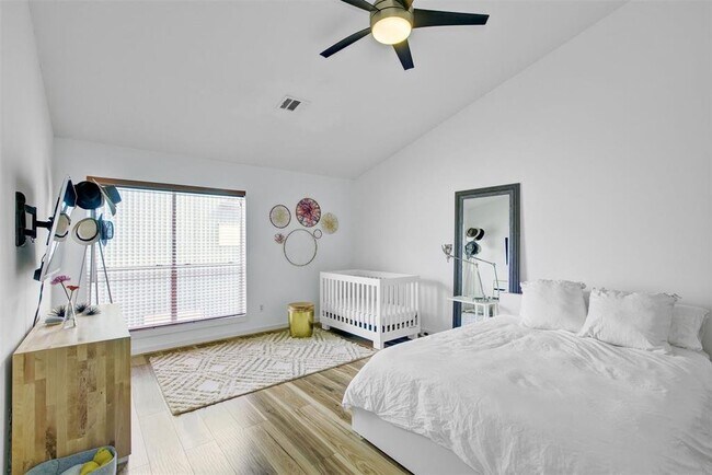 Building Photo - 918 Ruthven Street, Houston, TX 77019 - 2 ...