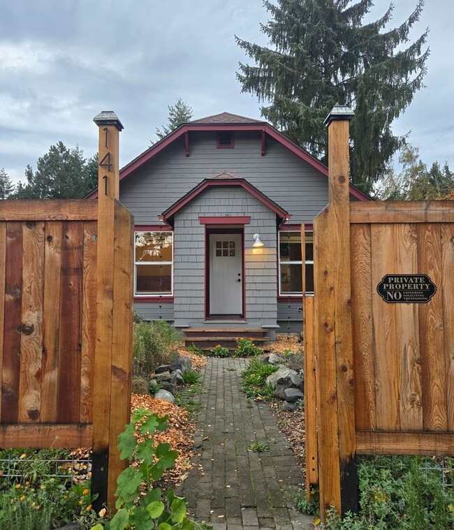 Building Photo - Charming 1920 Updated Vintage Home with AD...