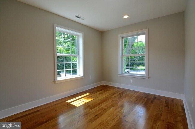 Building Photo - 400 W Wayne Ave