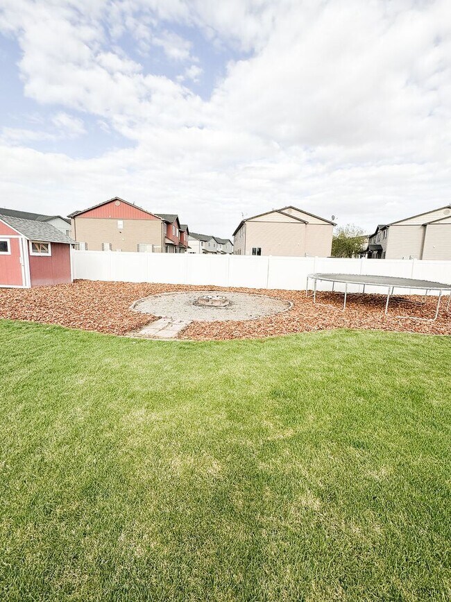Building Photo - Beautiful Custom Home For Rent In Rexburg!