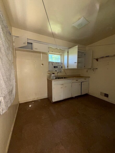 Building Photo - 3501 Milbourne Ave