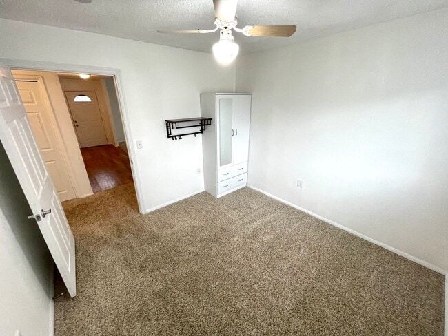 Building Photo - 3 Bedroom, 2 bath home in Sunset Village