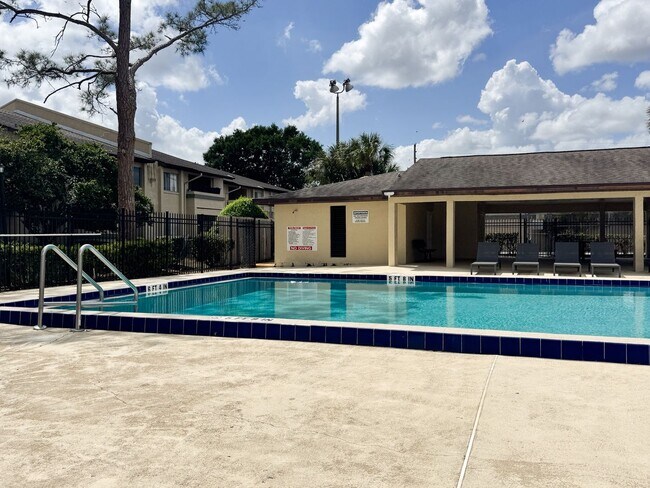 Building Photo - Spacious 1 bedroom 1 bathroom in DelRey Community!