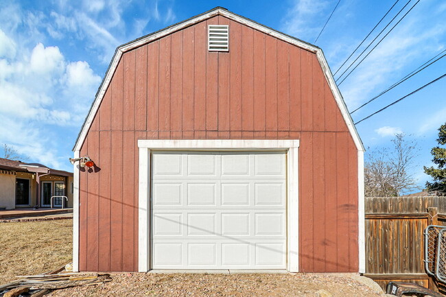 Building Photo - $2,195.95, 3-bed, 2-bed, ranch-style home with a large backyard and $300 off first month's rent