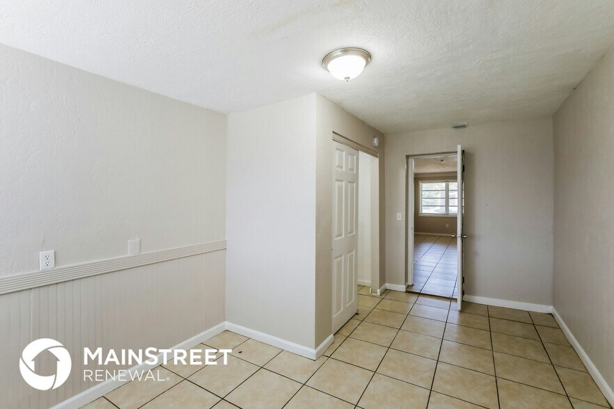 Building Photo - 1585 E Breezy Ln