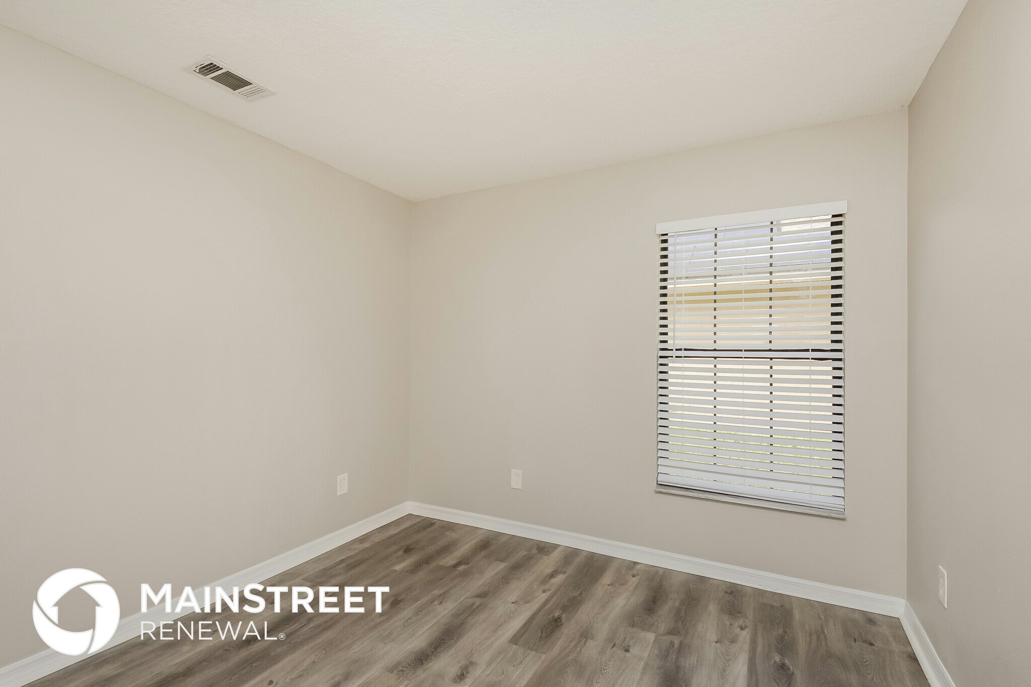 Building Photo - 313 Silk Oak Dr