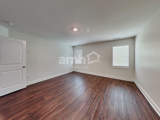 Building Photo - 112 White Ash Ln