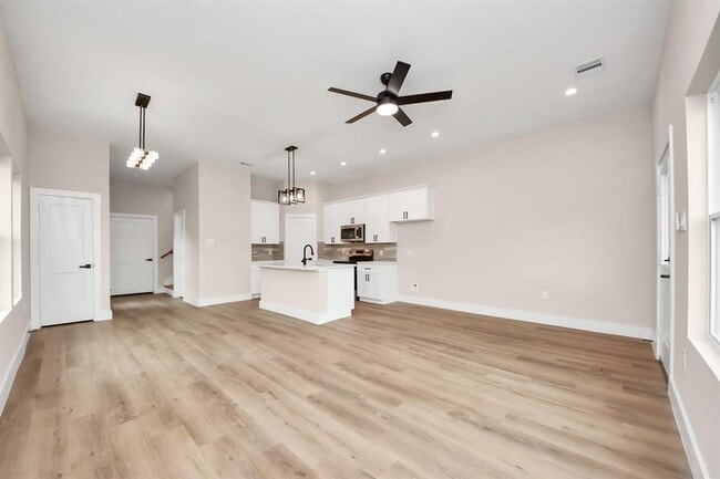 Building Photo - 7540 Charlie St