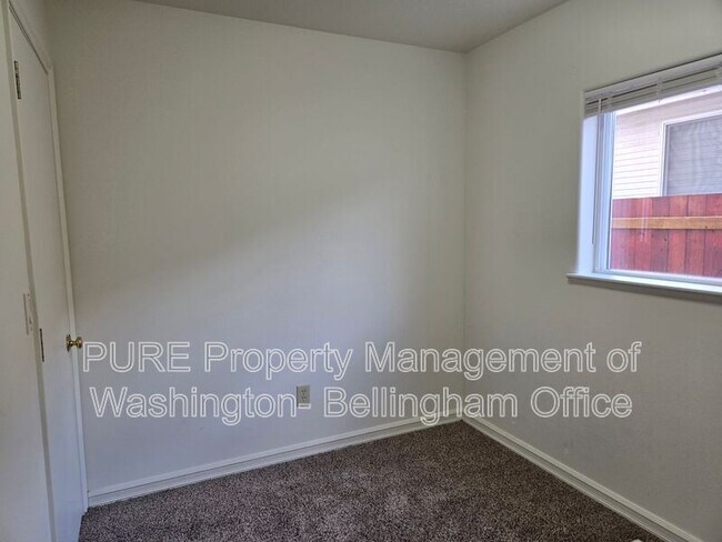 Building Photo - 3013 Pacific St