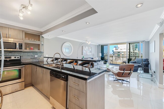 Building Photo - 5838 Collins Ave