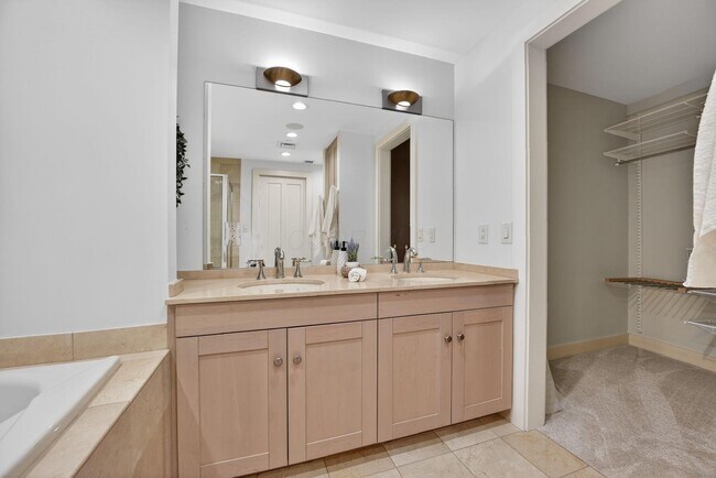 Building Photo - 1 Miranova Pl