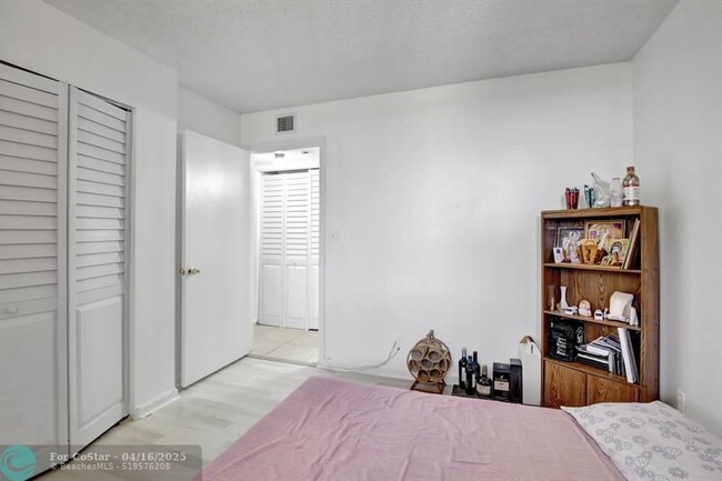 Building Photo - 8592 W Sunrise Blvd