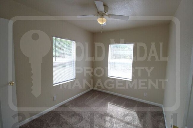 Building Photo - Now Leasing – 1103 S 5th Street