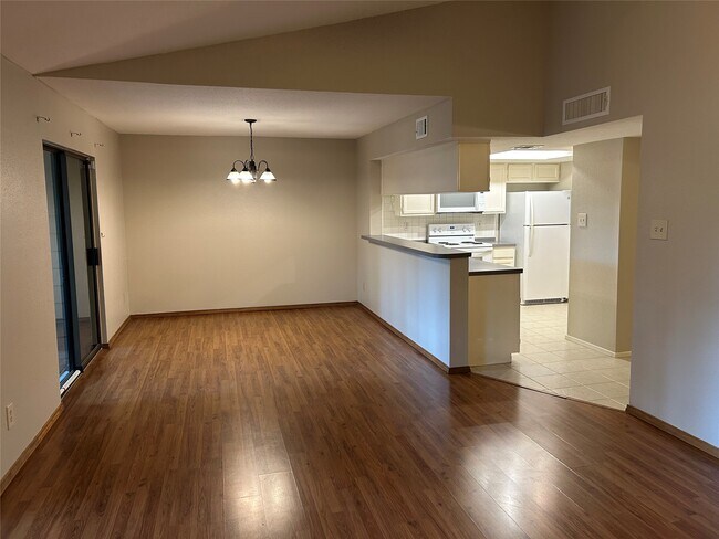 Building Photo - 14911 Wunderlich Dr