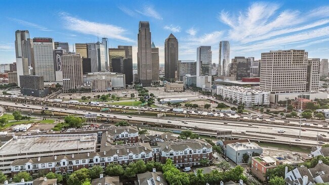 Building Photo - 3105 San Jacinto St