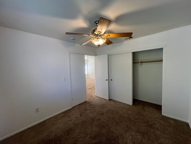 Building Photo - GORGEOUS 3 BEDROOM IN E. ROSEVILLE GATED COMMUNITY!!