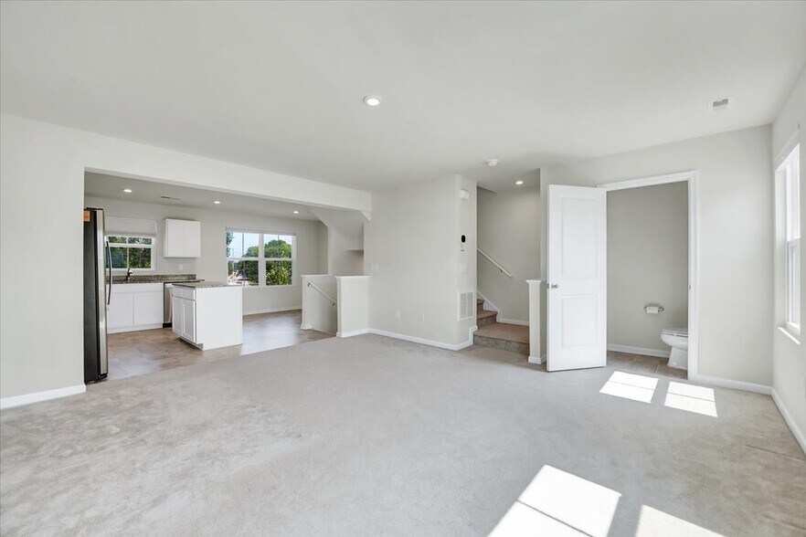Building Photo - 5941 River Landing Dr