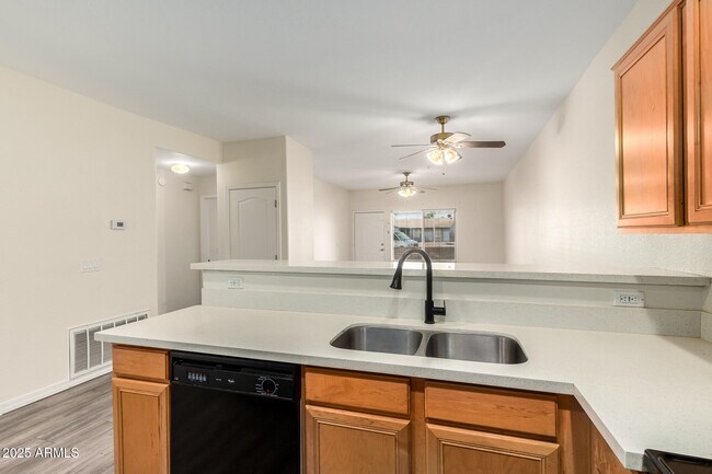 Building Photo - 2201 N Comanche Dr