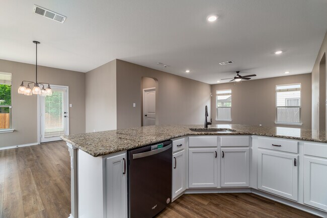 Building Photo - 120 Kat Garnet Dr