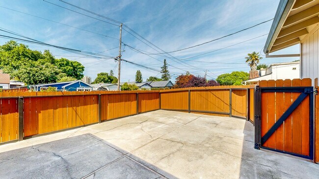 Building Photo - Bright Newly Refurbished Two Bedroom One Bath Single Family Home