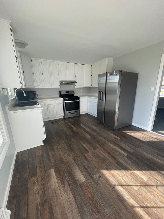 Building Photo - 3 Bedroom Home