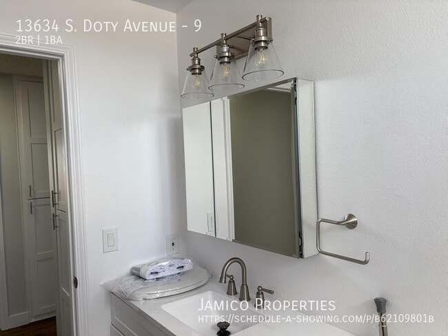 Building Photo - 13634 S Doty Ave