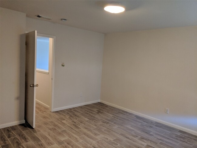 Building Photo - 2027 James Madison Dr